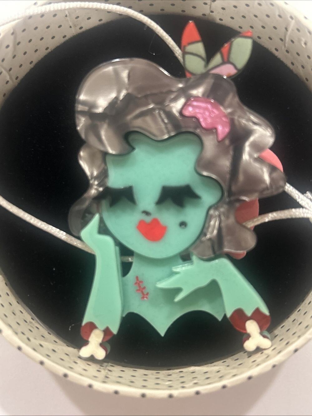 Erstwilder Drop Dead Gorgeous Brooch NIB First Edition Sally Land 2017 Pinup